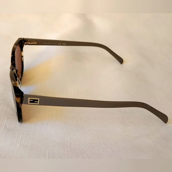 Fendi sunglasses F1031 220 Women Gray Tortoise Full Rim Cat Eye 52-17-140 glasse Fendi sunglasses F1031 220 Women Gray Tortoise Full Rim Cat  main image 4